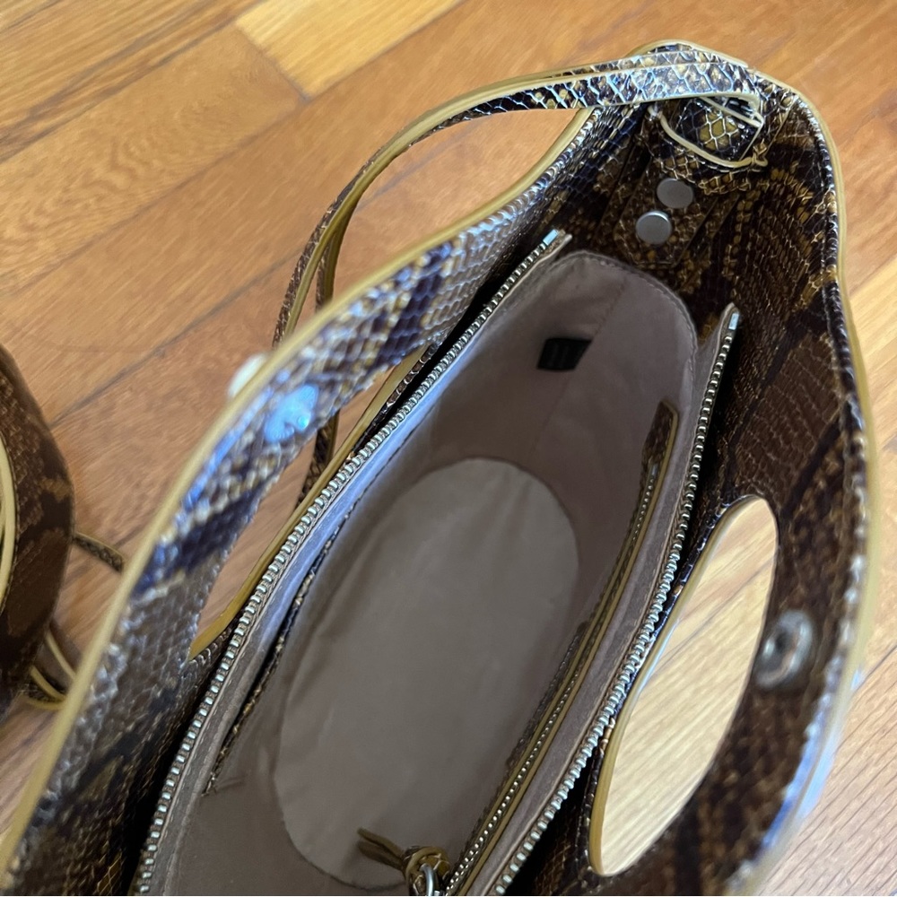 Elizabeth and James Petit Market Shopper in snakeskin leather - Picture 4 of 5